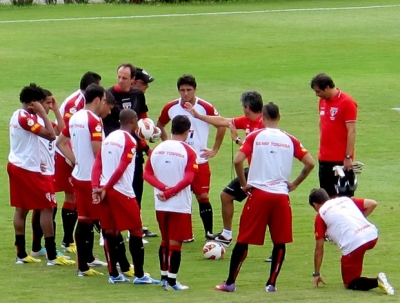 Ganso perde lugar para Aloísio em treino, e Ney Franco resgata 4-3-3