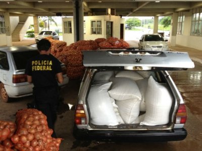 PF apreende toneladas de alpiste, farinha de trigo e cebola, em Foz