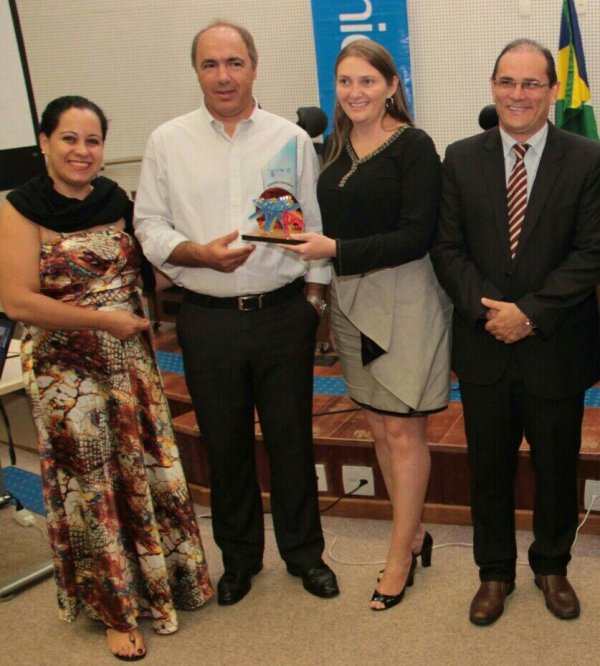 Prefeita do Município de São Francisco do Guaporé Gislaine Clemente Lebrinha Recebe da UNICEF Certificação por Gestão Voltada a Crianças e Adolescentes do Município